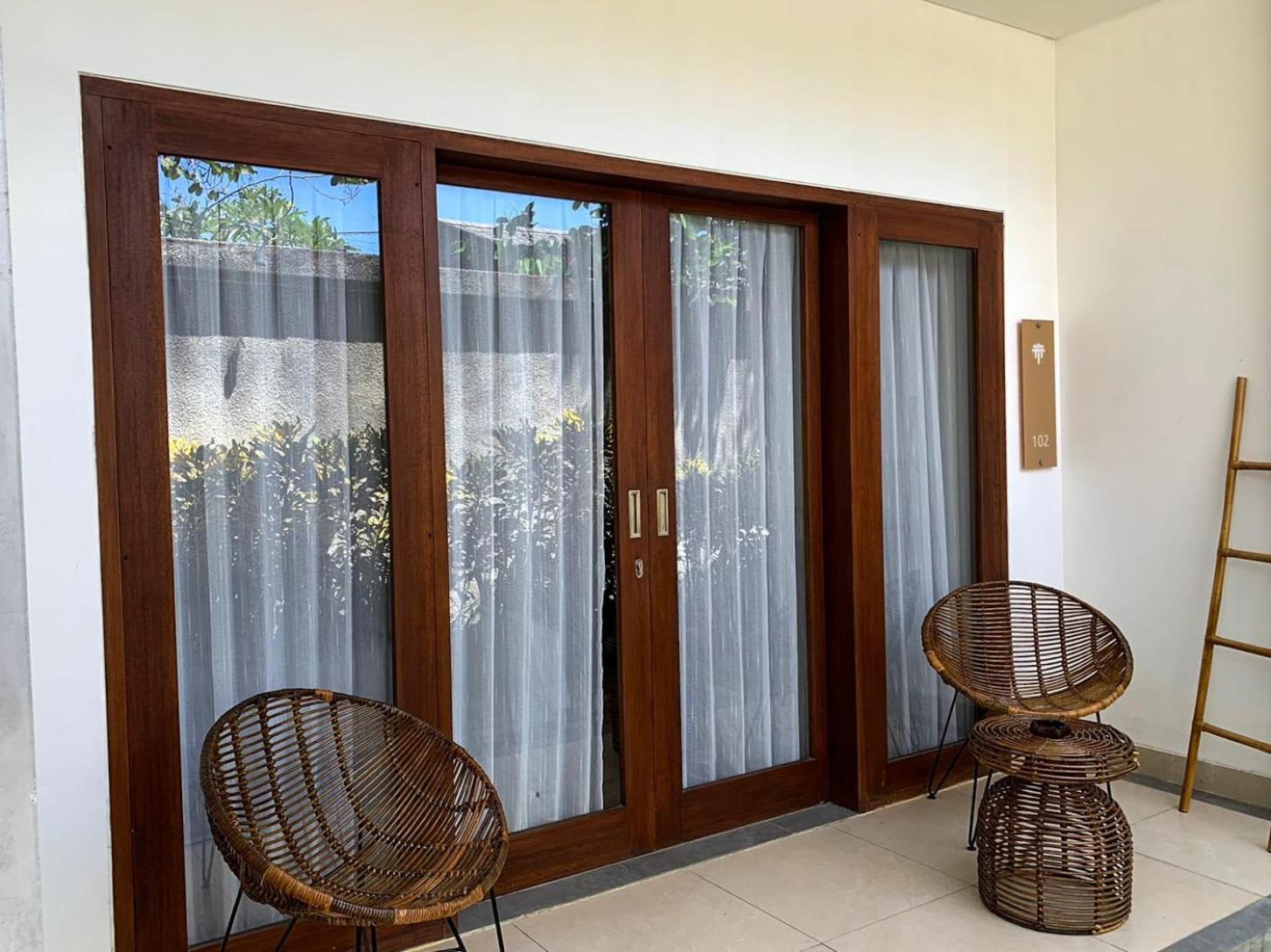 Ratan Uluwatu Hotel And Villas Exterior foto