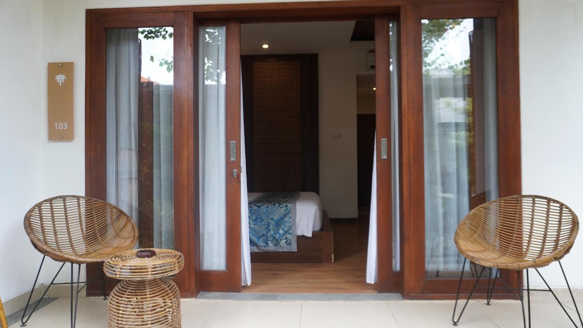 Ratan Uluwatu Hotel And Villas Exterior foto