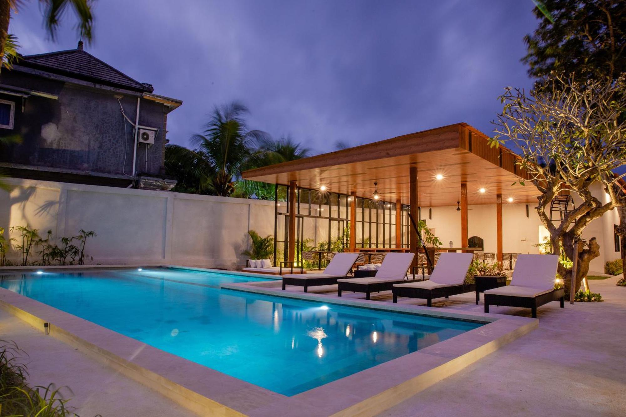 Ratan Uluwatu Hotel And Villas Exterior foto