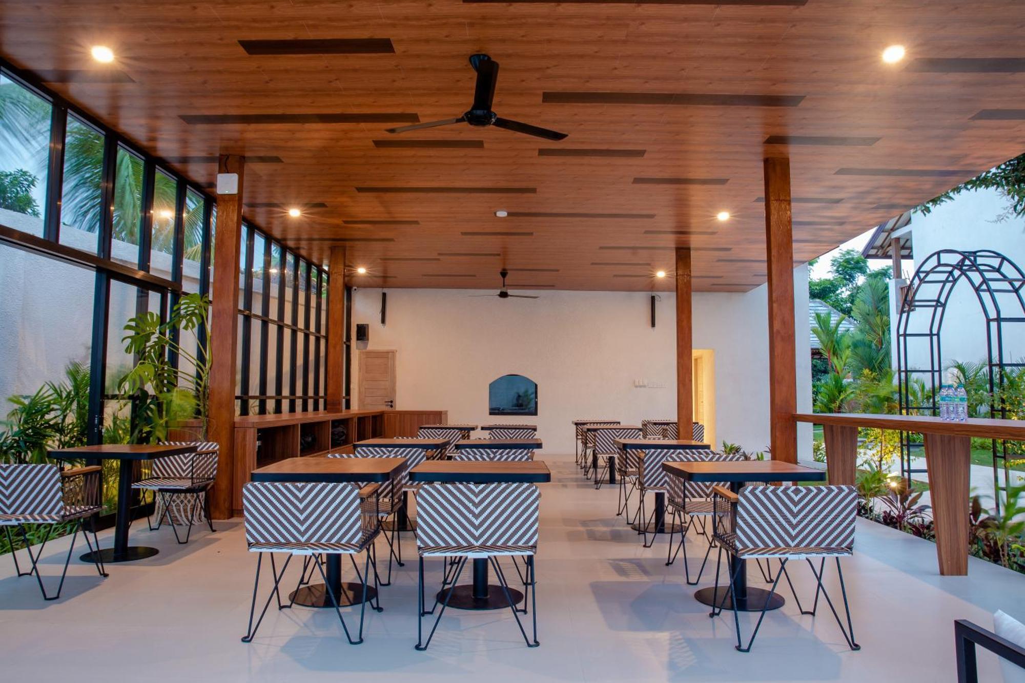 Ratan Uluwatu Hotel And Villas Exterior foto