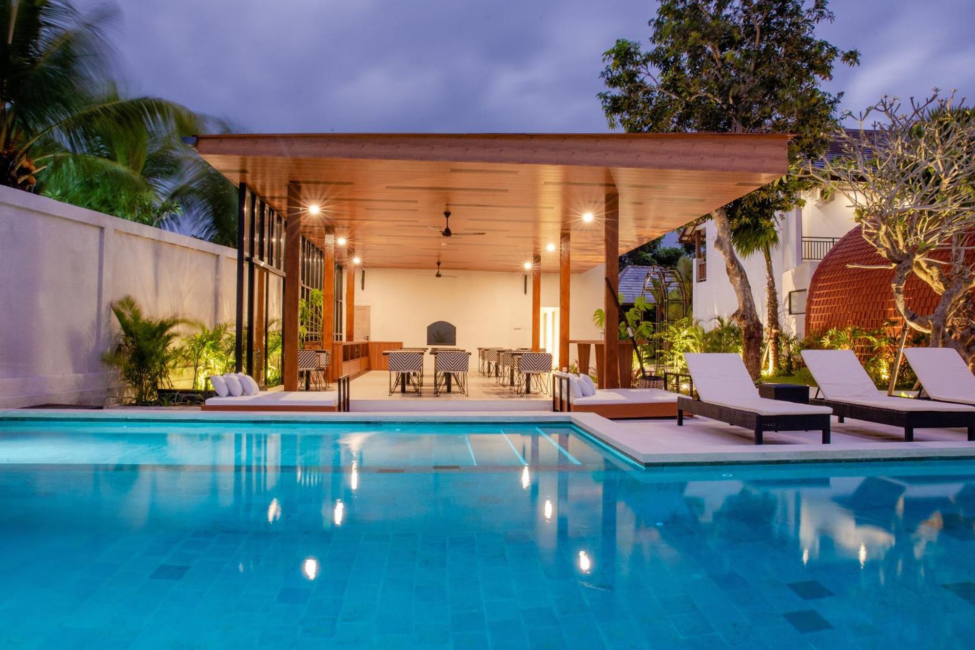 Ratan Uluwatu Hotel And Villas Exterior foto