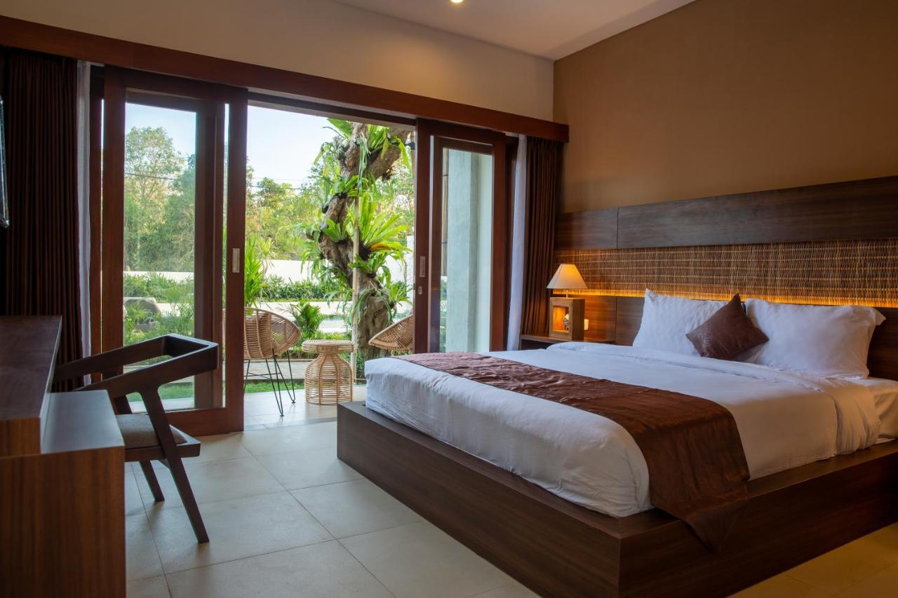 Ratan Uluwatu Hotel And Villas Exterior foto
